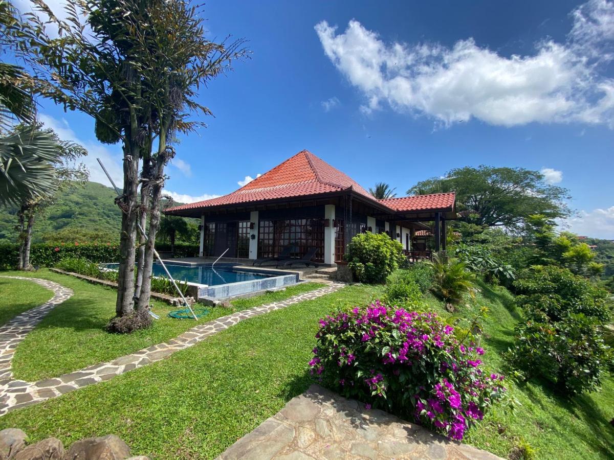 Tropical Balinese Villa Atenas Escobal Bagian luar foto